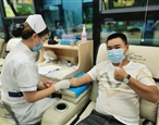 献血者到安岳县第二采血屋（时代采血屋）献血